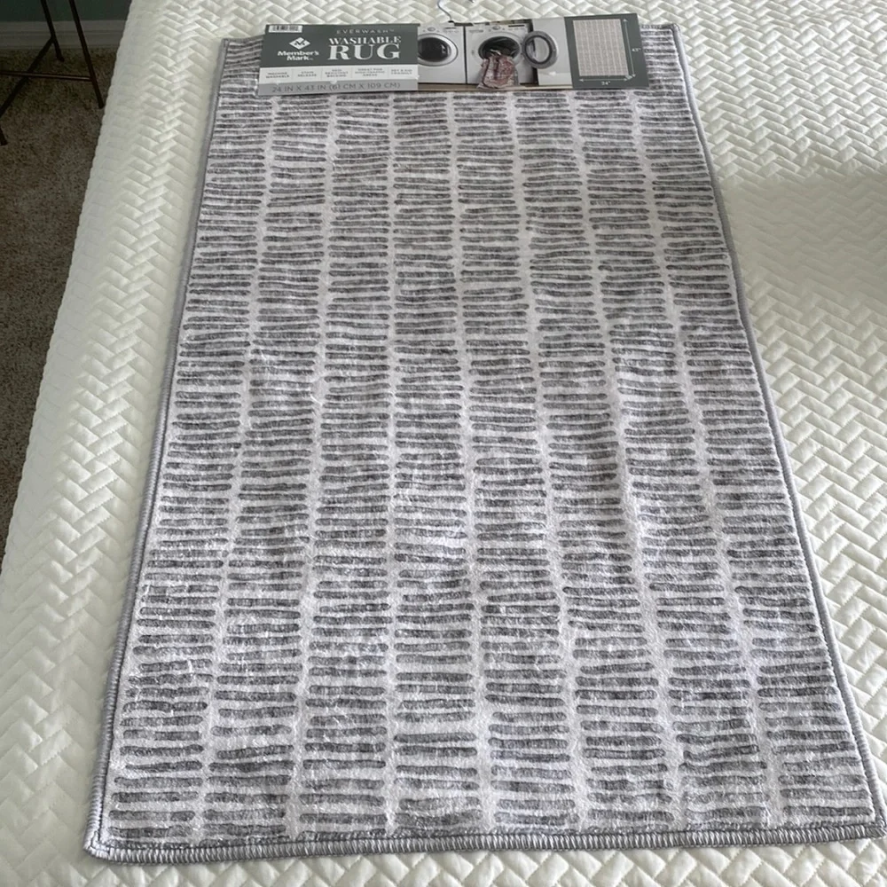 NWT Everwash washable rug 24x43